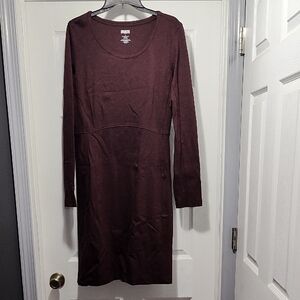 Duluth Trading Co Long Sleeve Dress in Rich Maroon With Pockets
